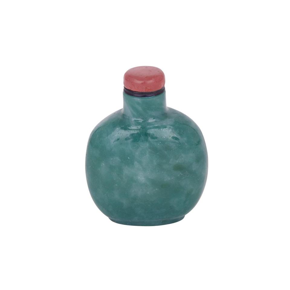 A Large and Rare Green Glass Imitating Jadeite Snuff Bottle, 19th Century