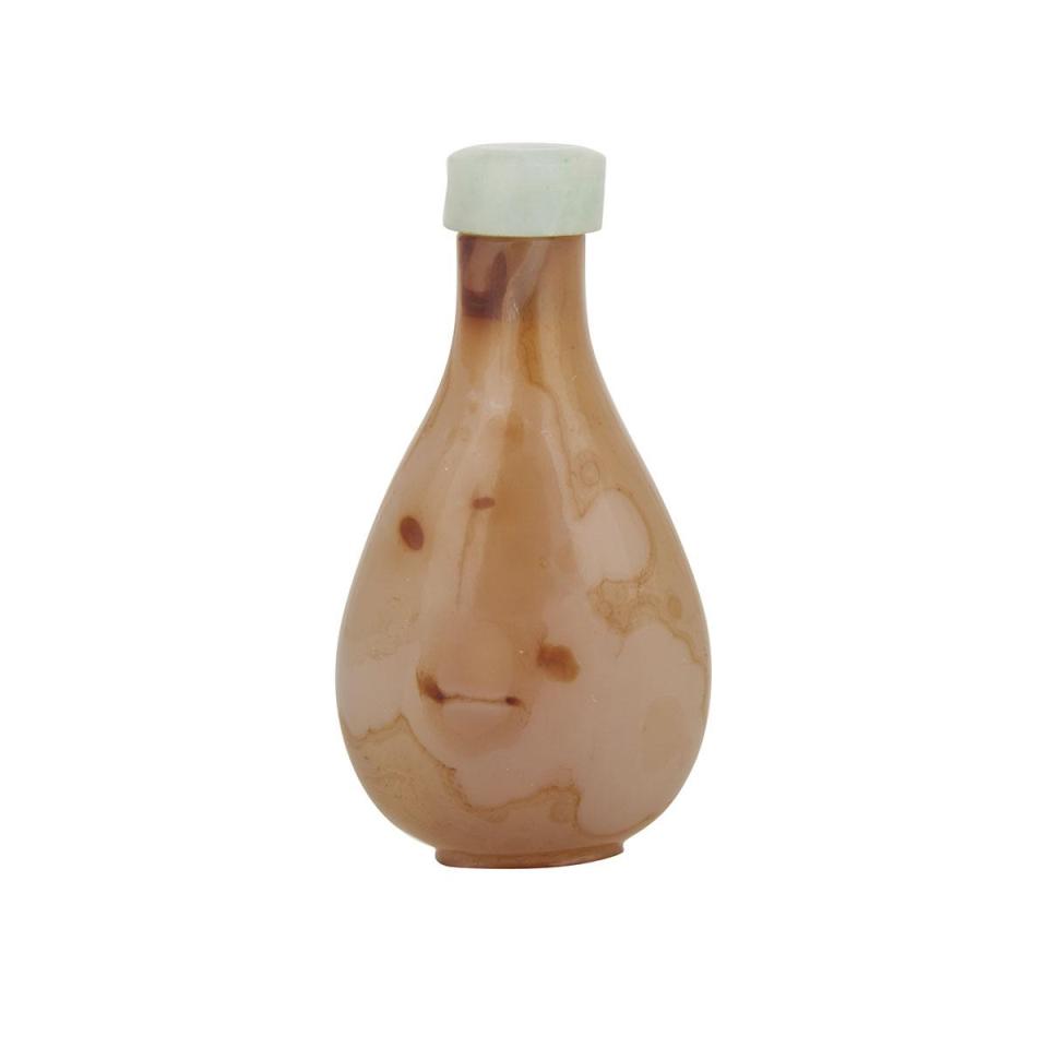 A ‘Teardrop’ Agate Snuff Bottle, 19th Century