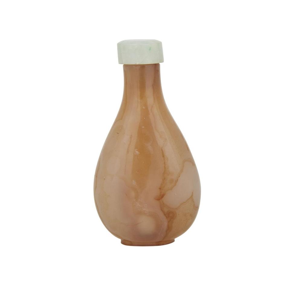 A ‘Teardrop’ Agate Snuff Bottle, 19th Century