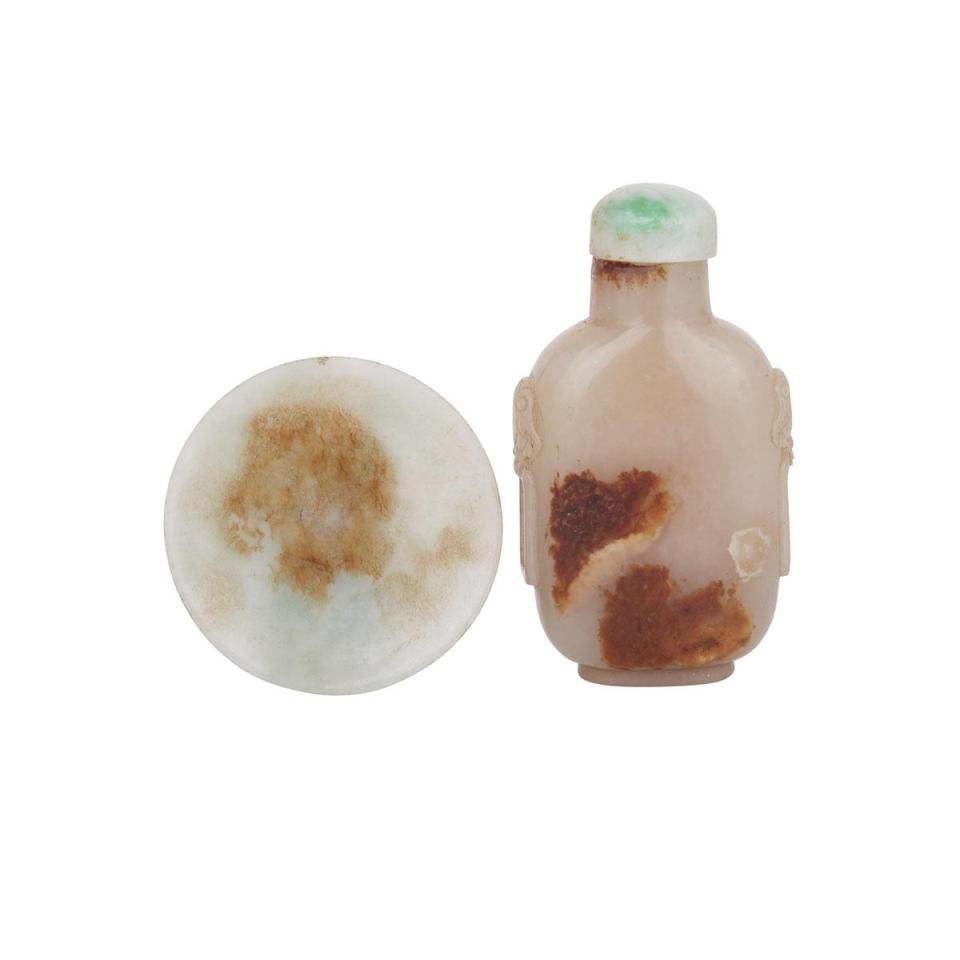 A Russet White Jade Snuff Bottle and a Jadeite Snuff Dish, 18th/19th Century
