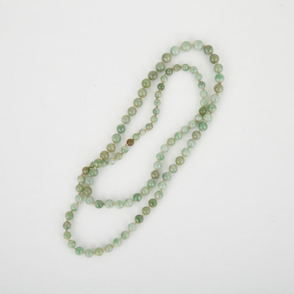 A Jadeite Necklace, Early 20th Century