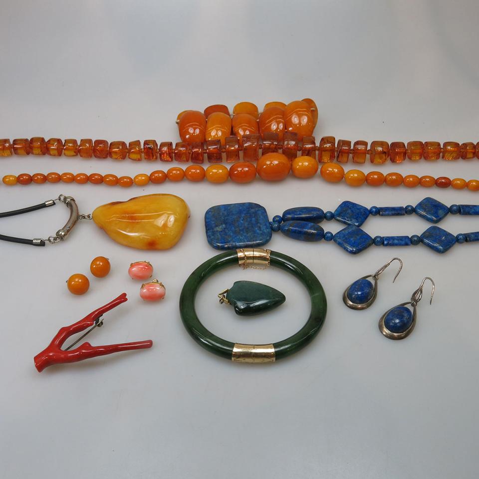 Small Quantity Of  Amber, Nephrite and Hardstone Jewellery