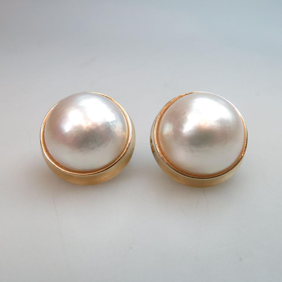 A Pair Of 14k Yellow Gold Earrings
