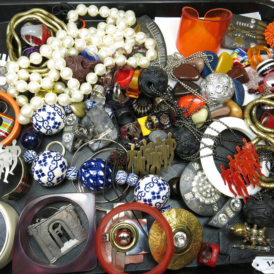 Quantity Of Costume Jewellery;