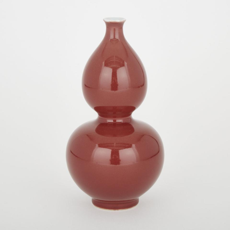 A Peachbloom-Glazed Double Gourd Vase, Qing Dynasty
