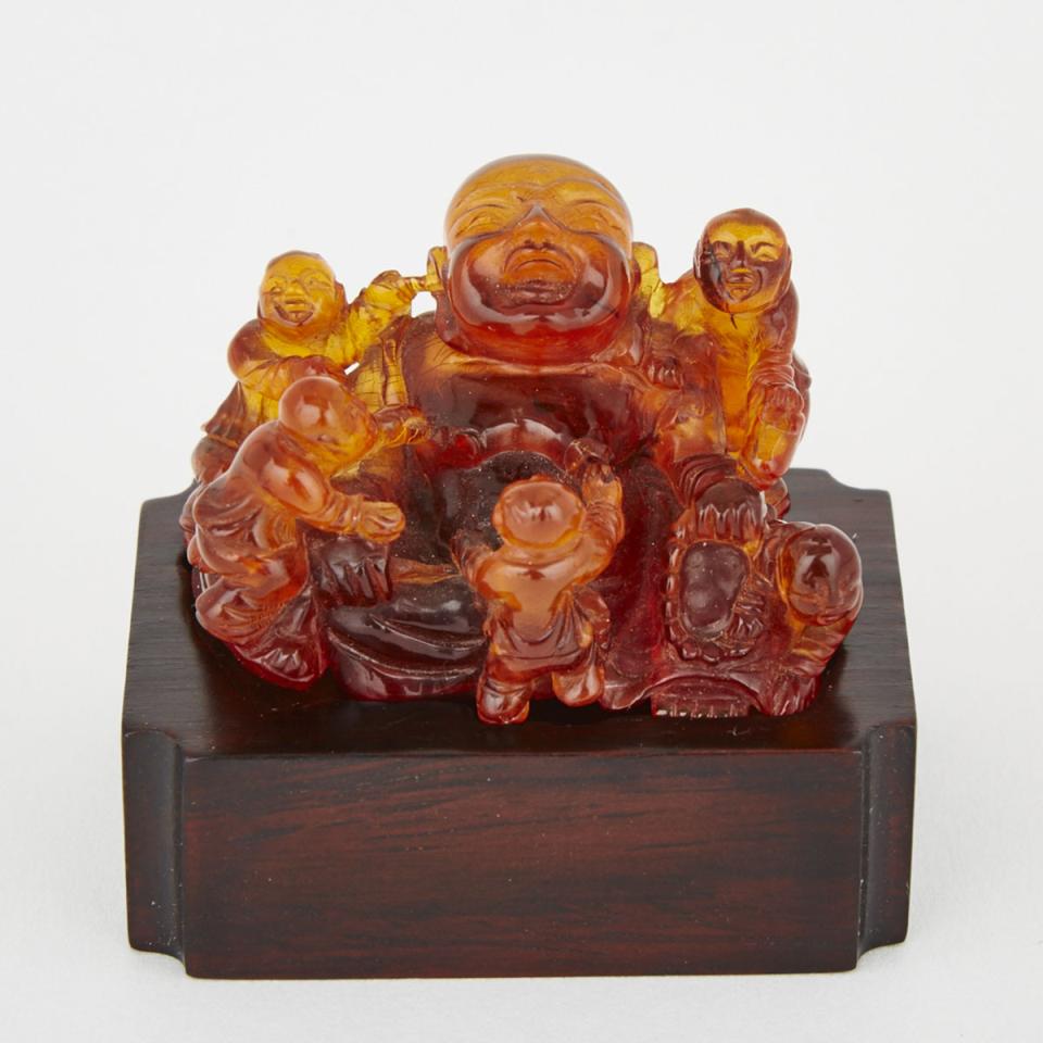 An Amber Carving of Budai with Boys, 18th/19th Century