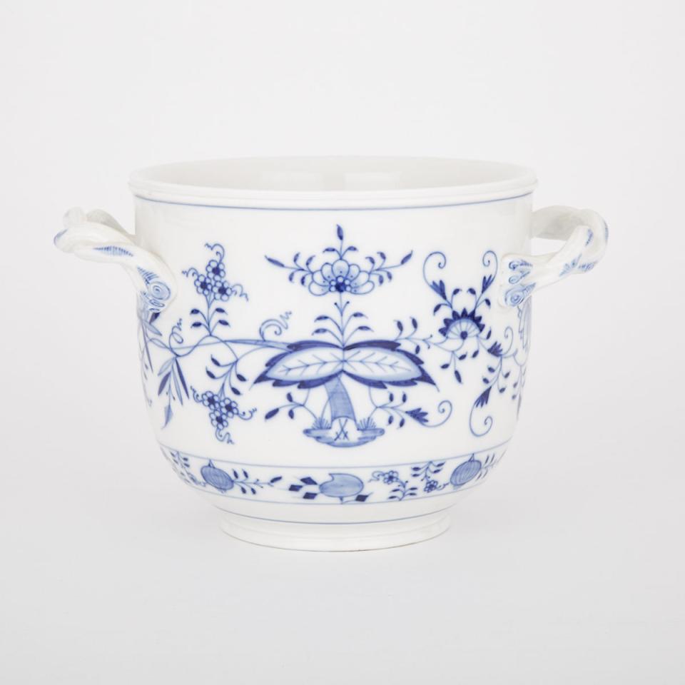 Meissen Blue Onion Pattern Two-Handled Wine Cooler, late 19th/early 20th century