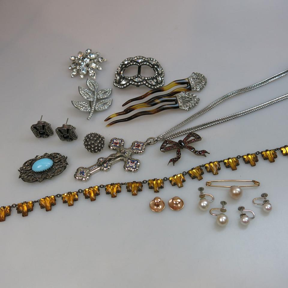 Small Quantity Of Costume Silver And Gold Jewellery