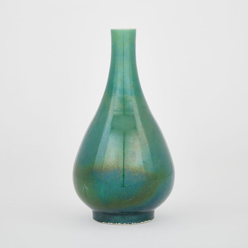 A Green-Glazed Vase, Yongzheng Mark, 19th Century
