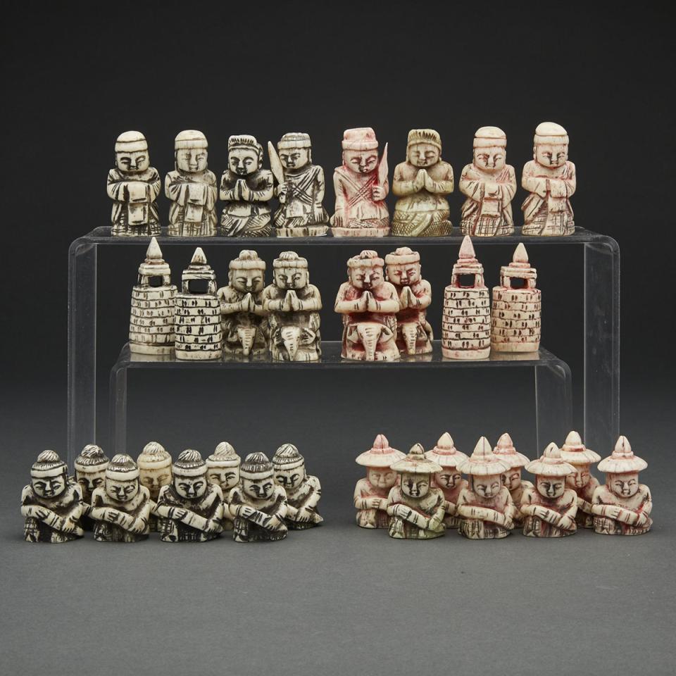 Burmese Carved and Polished Bone Kneeling Figure Chess Set, early 20th century