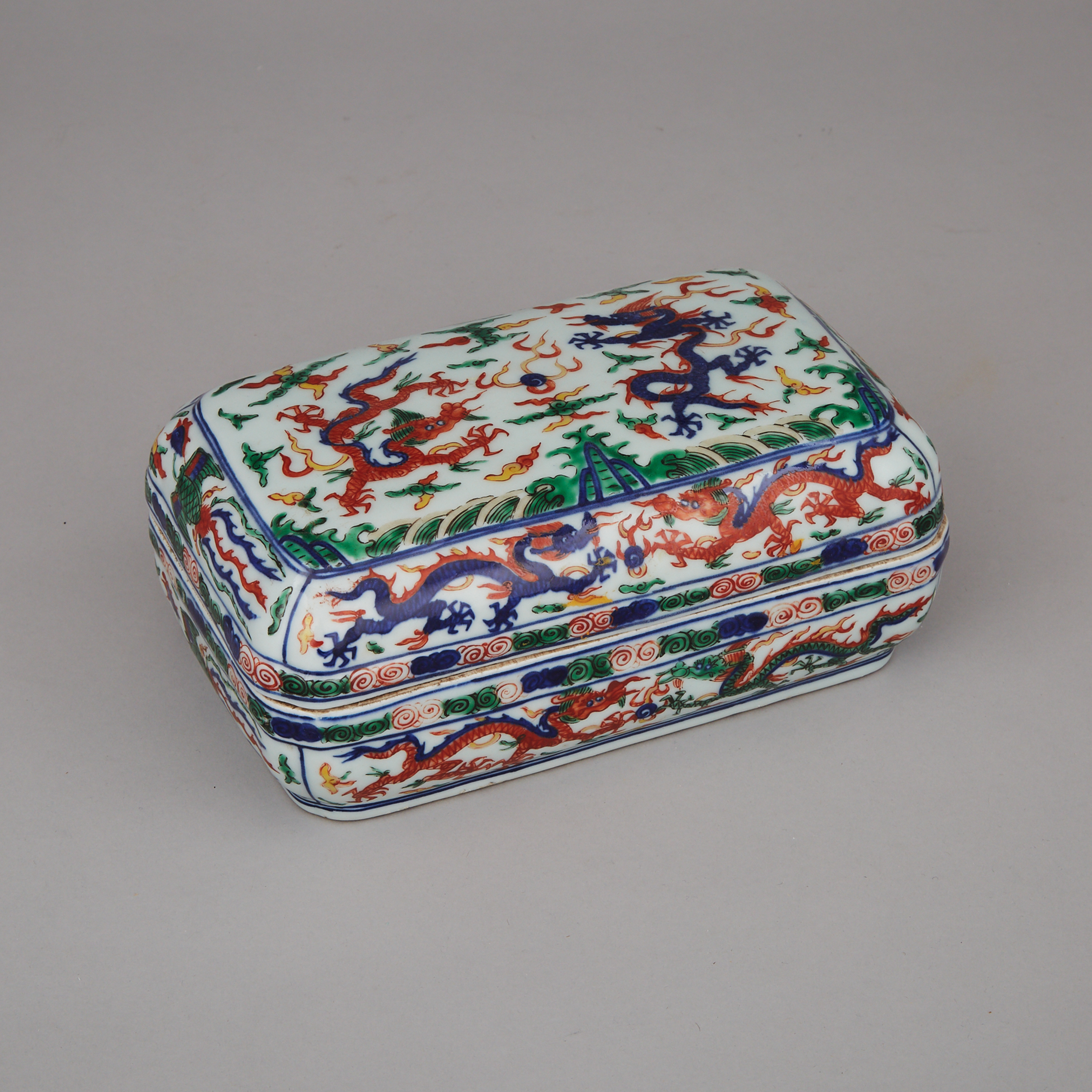 A Enameled Porcelain ‘Dragons’ Lidded Box