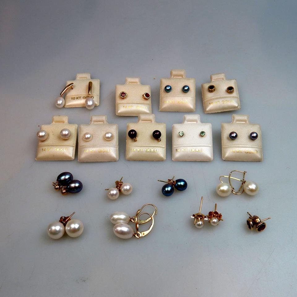 17 Pairs Of Various Gold Stud Earrings