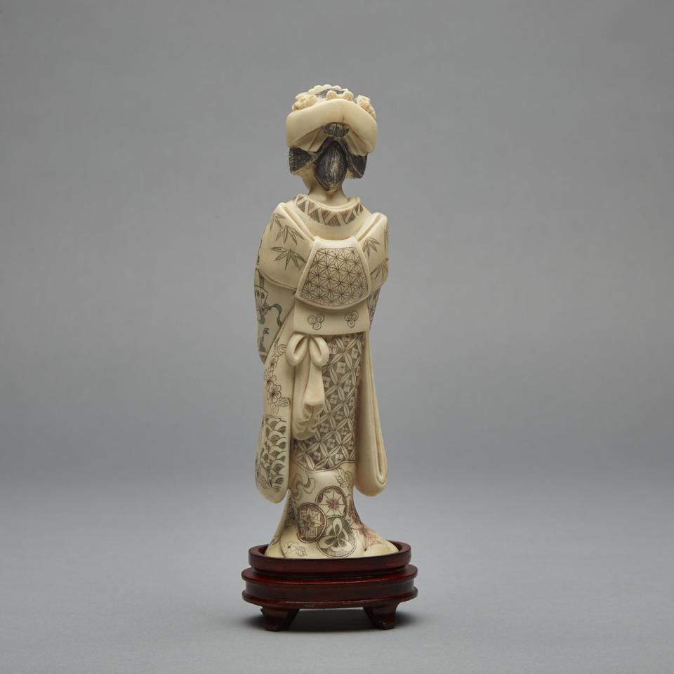 A Carved Ivory Figurine of a Geisha, Early 20th Century