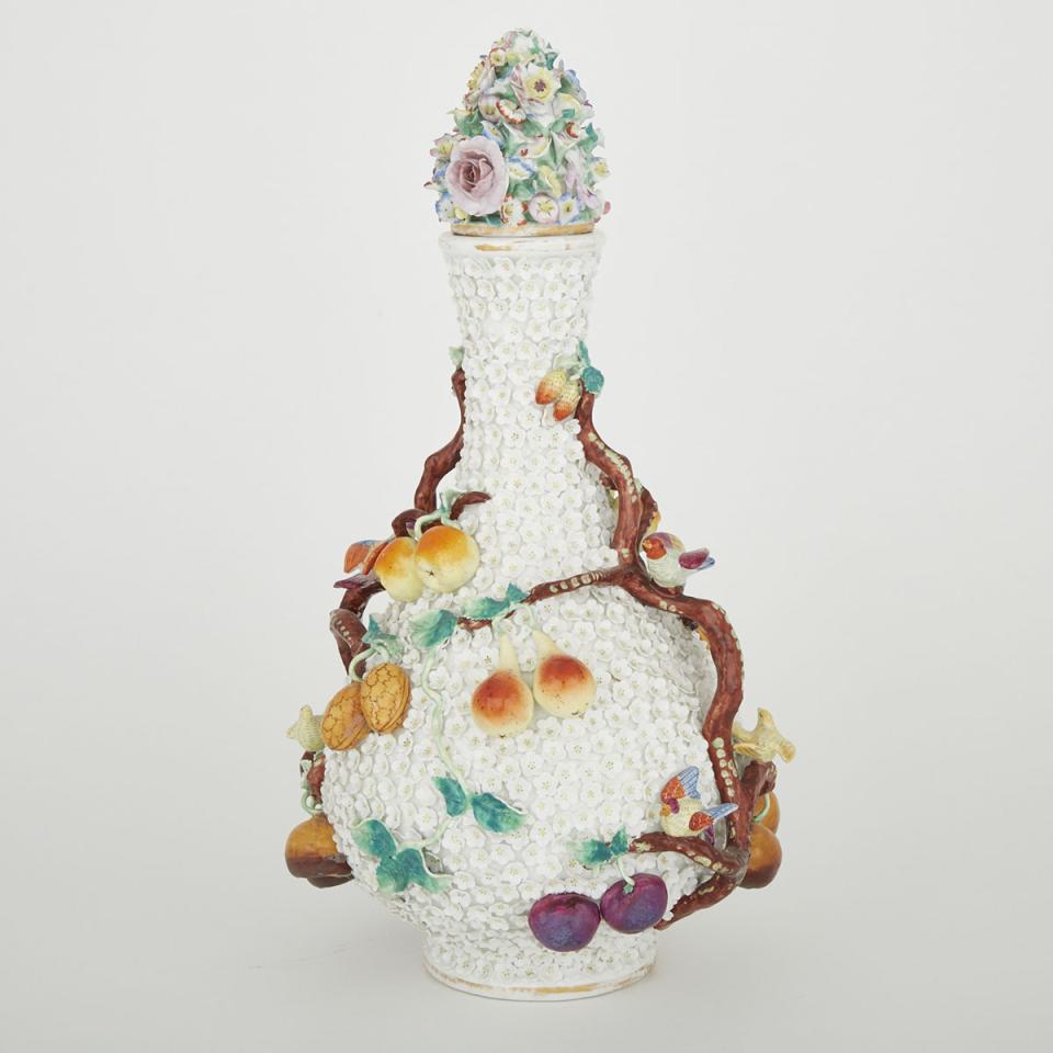 German Porcelain ‘Schneeballen’ Covered Vase, late 19th century