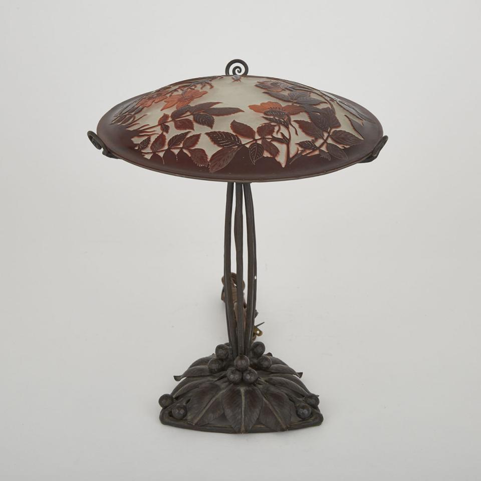 Gallé Cameo Glass and Wrought Metal Desk Lamp, early 20th century