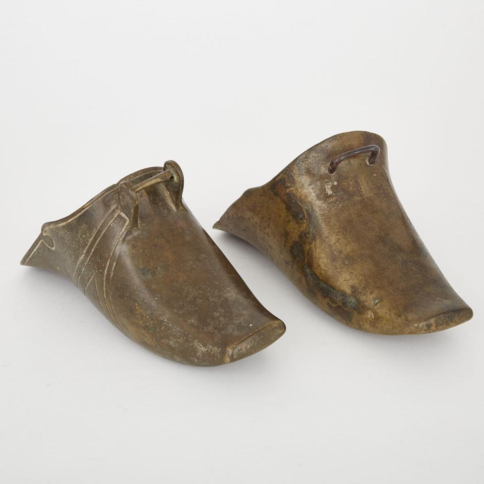 Two Spanish Colonial Bronze ‘Conquistador’ Stirrups, 18th century