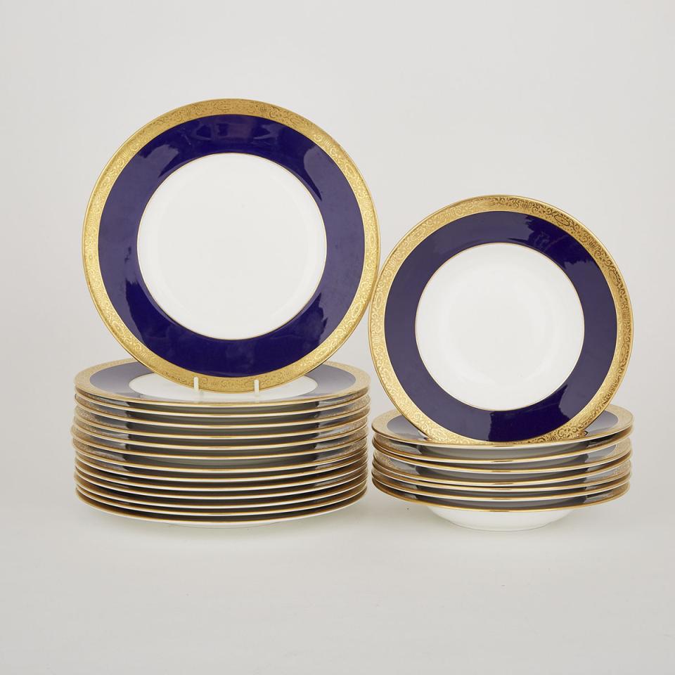 Fourteen Minton Blue and Gilt Banded Dinner Plates and Eight Soup Plates, early 20th century 