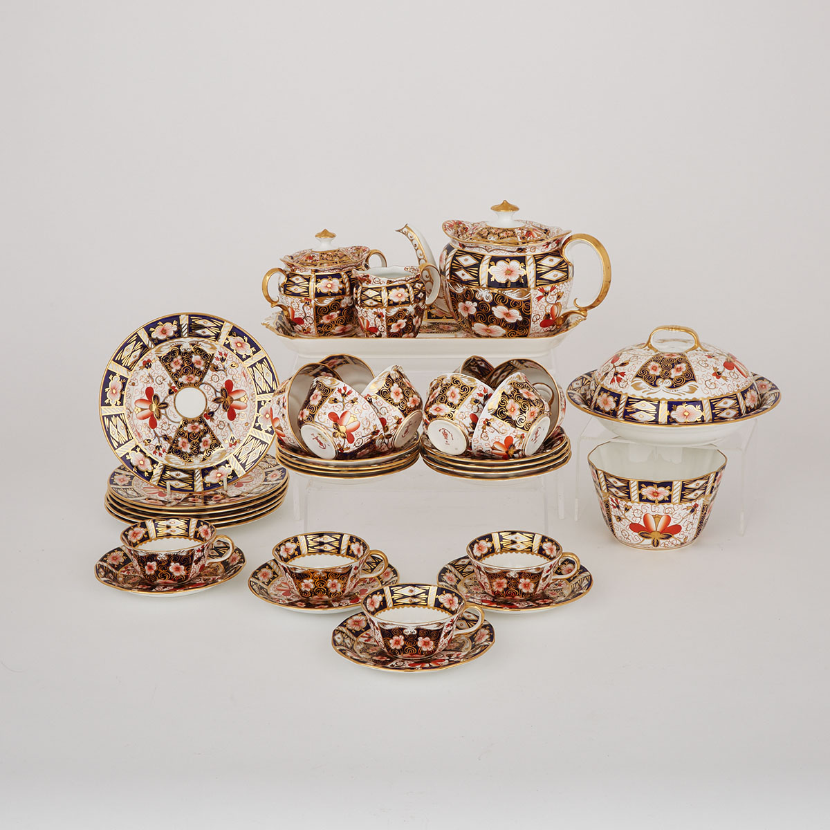 Royal Crown Derby ‘Imari’ (2451) Pattern Tea Service, 20th century