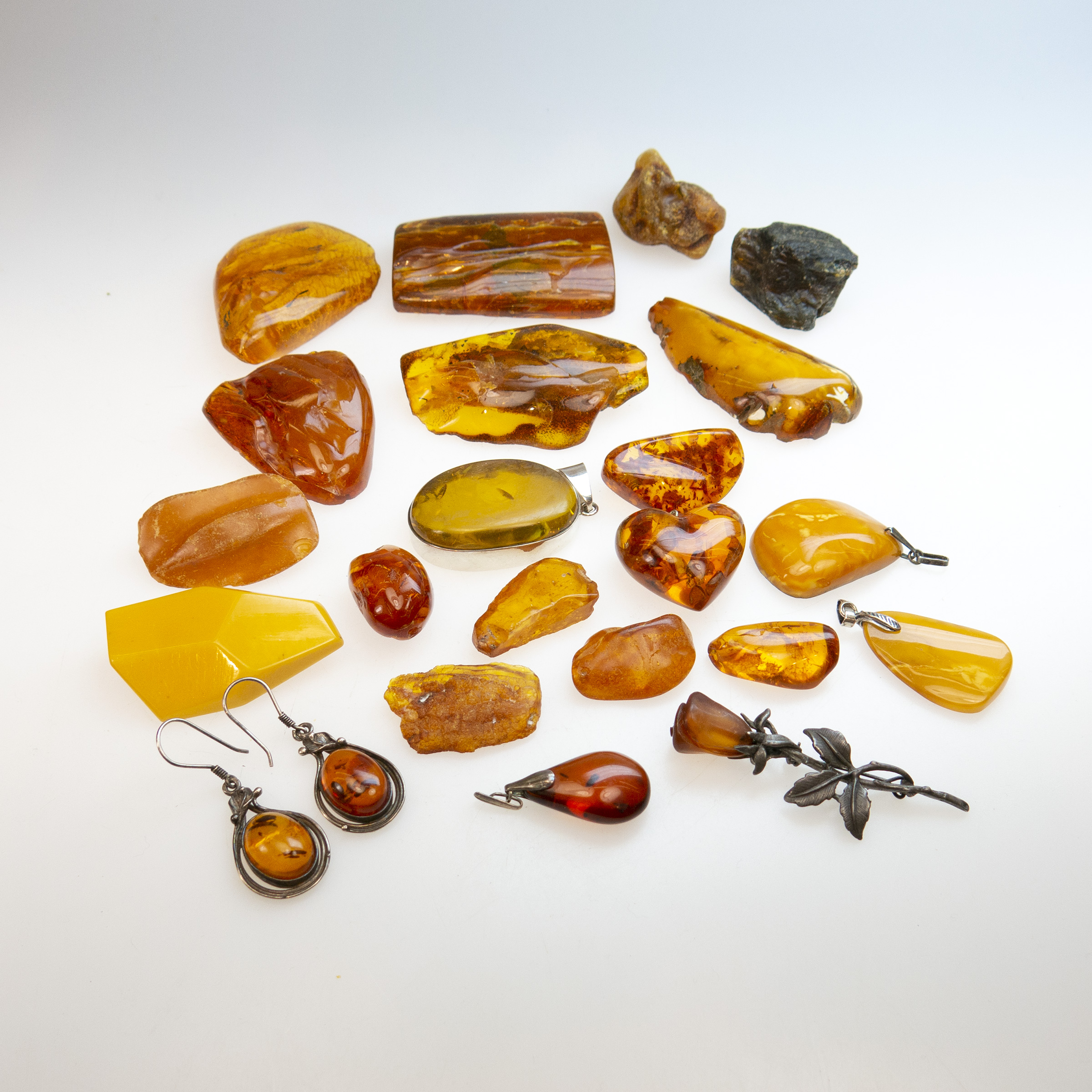 Quantity Of Various Amber Specimens, Beads & Pieces